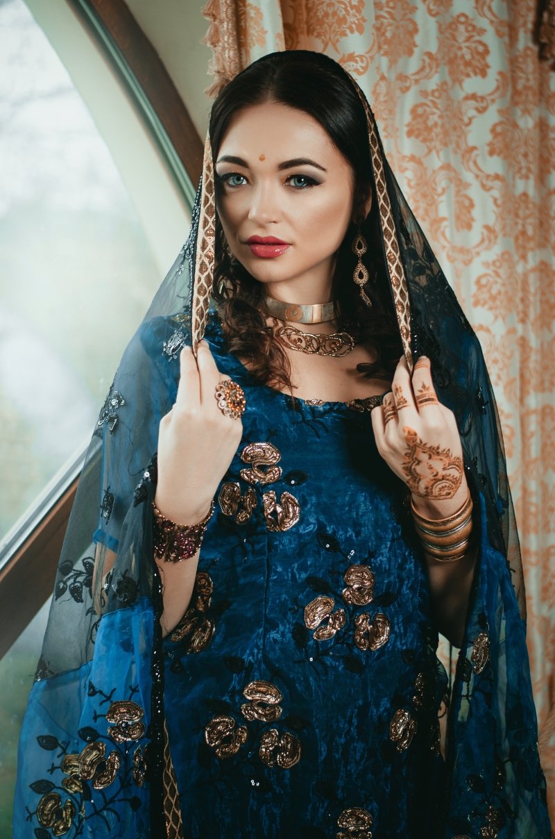 свадебное платье голубого цвета