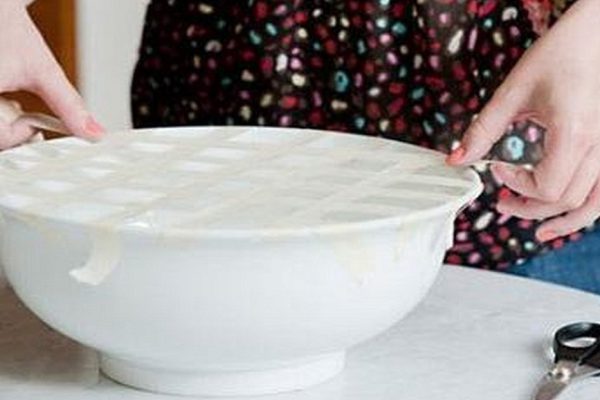 Зачем наклеивать скотч на салатницу