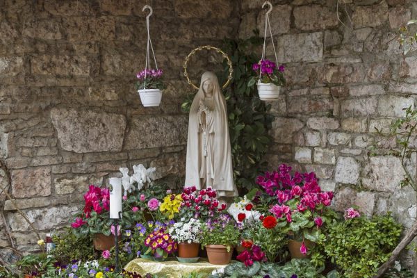 Idyllic Grotto on a street corner in Assisi