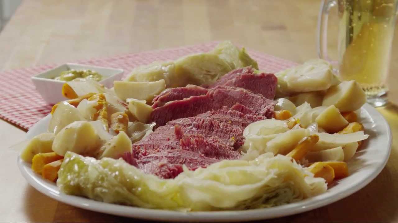 Тушеная капуста с мясом в духовке в рукаве рецепт с фото