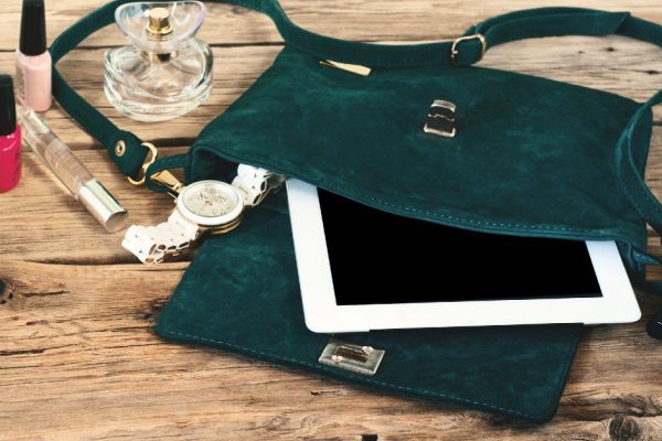 Какие вещи необходимо держать в дамской сумочке