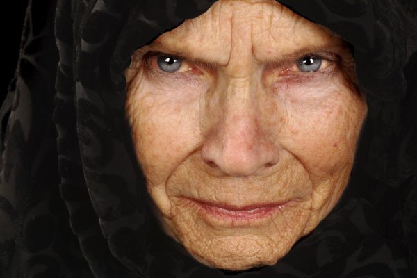 Провидица долго не могла отойти на тот свет, ведь некому было передать свой дар