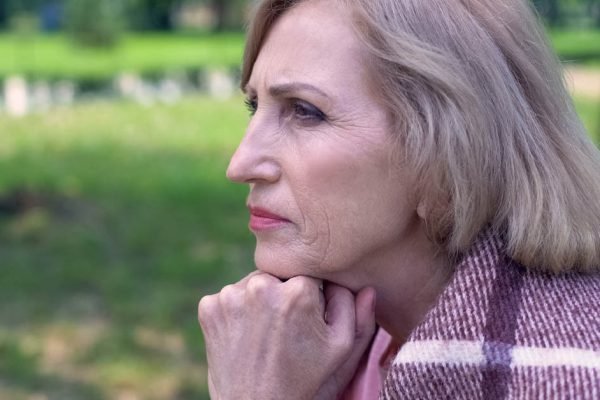 Уважая последнюю волю сына, я оформила завещание на невестку, чтобы им с дочкой было где жить, но через год пожалела об этом