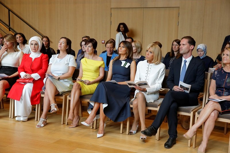 стиль одежды мелании трамп