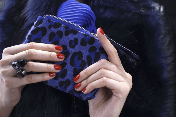 Запрещаю мужу тратить деньги в день зарплаты, пересчитываю всё до копейки