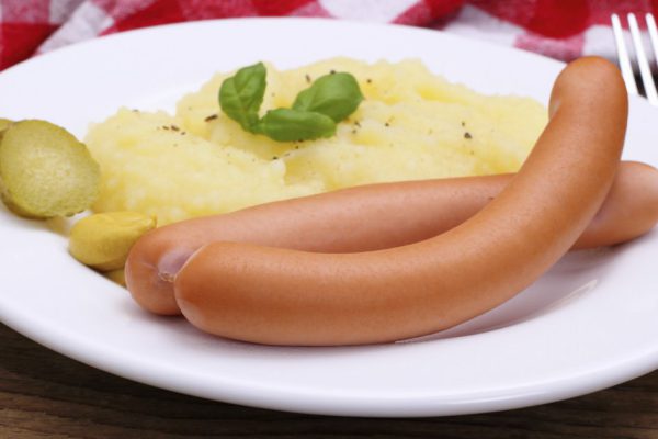 В конце месяца деньги на еду закончились, муж умчался ужинать к маме, не стал есть скромный ужин