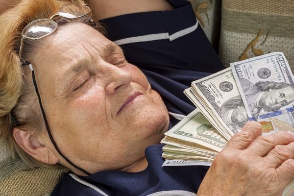 Боюсь, что дети не подадут стакан воды в старости, в свою квартиру их не пущу