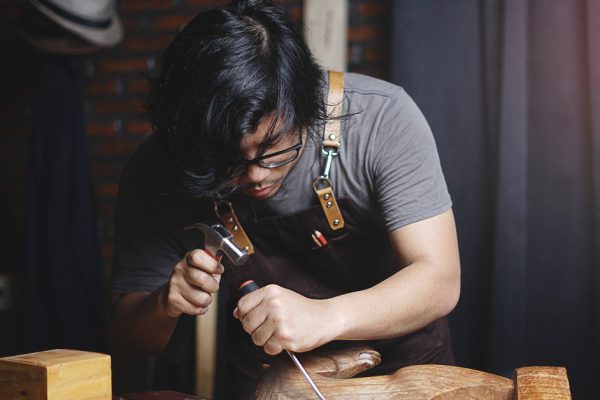 Если у супруга руки из нужного места, он сделает сам деревянную утварь, что стоит бешеных денег