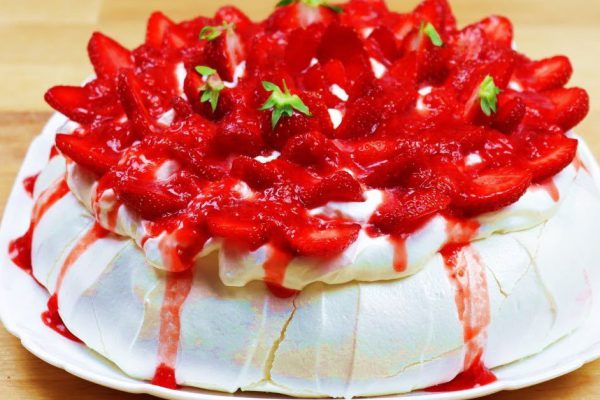 «Павлова» не потечет, не развалится и не размокнет, готовим кулинарный шедевр играючи