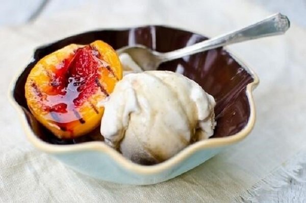 персики на гриле