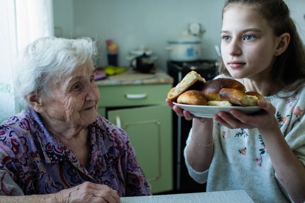 Дети обязаны содержать родителей, с 25 можно смело начинать давать деньги