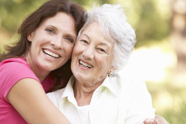 Обязательно ли называть свекровь мамой, если не хочется