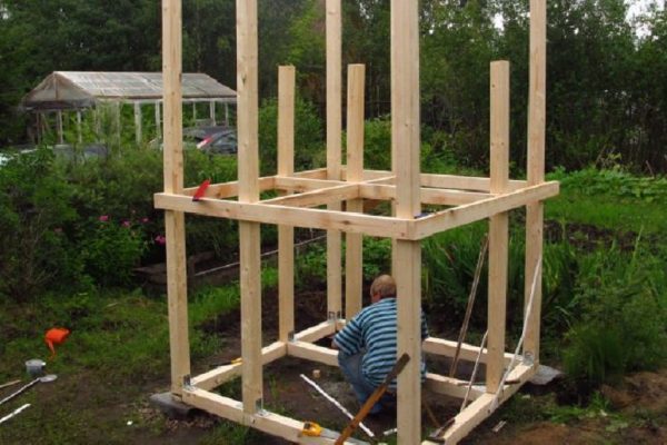 Папа построил сказочную детскую площадку для своей крохи. Утащу эту идейку к себе на дачу!