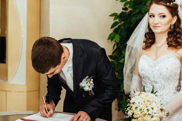 Почему говорят «сын до венца, а дочь до конца» и насколько это правдивое утверждение