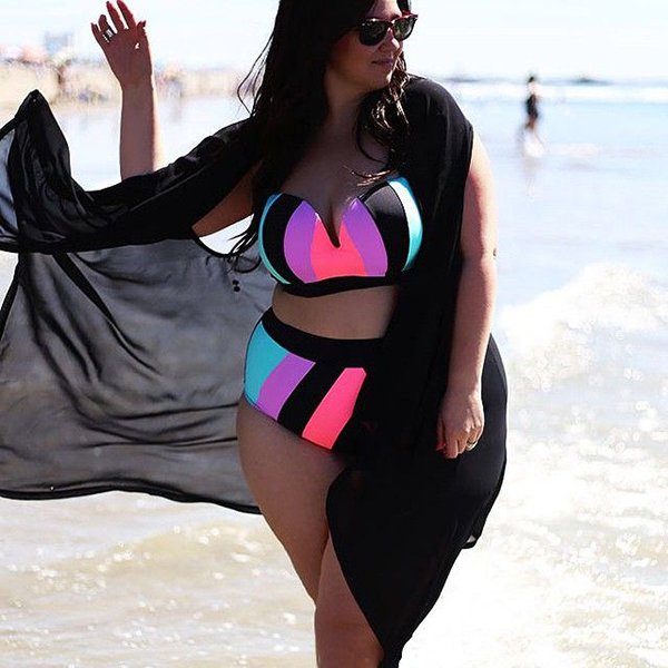 девушка в купальнике