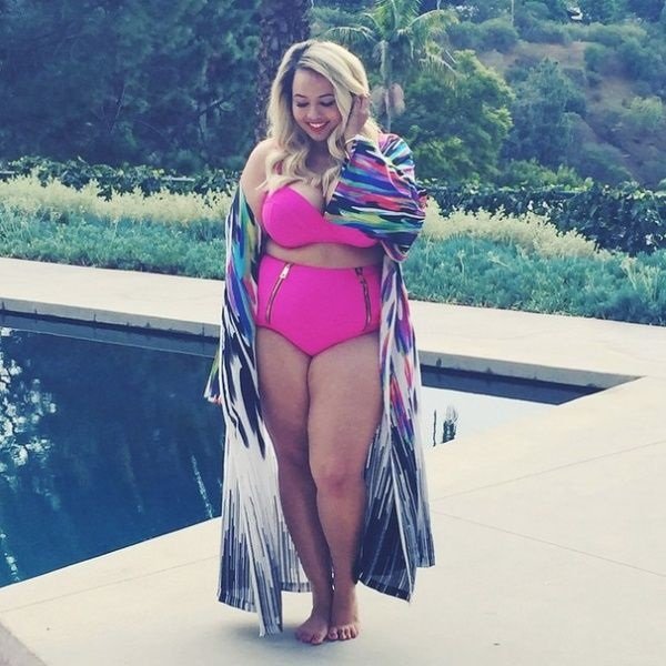 девушка в купальнике