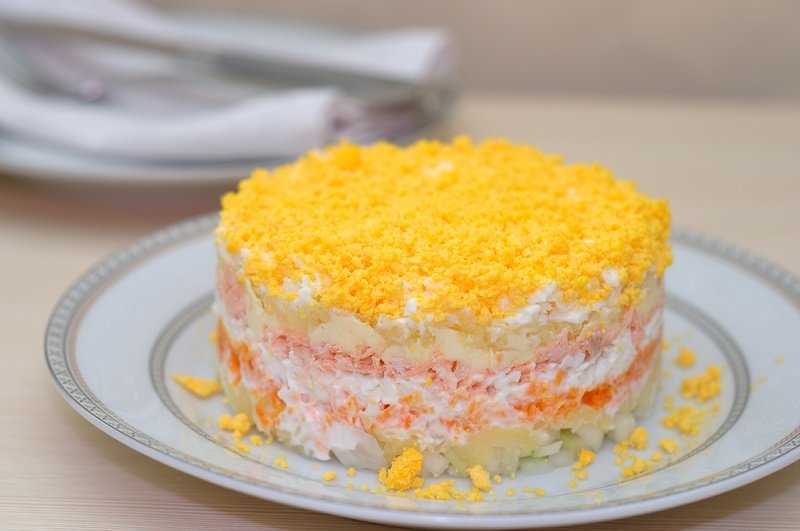 слоеный салат с курицей