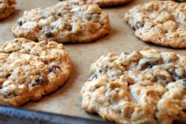 Для приготовления этого печенья нужна 1 миска, 2 ингредиента и всего 15 минут. Еще та вкуснотища!