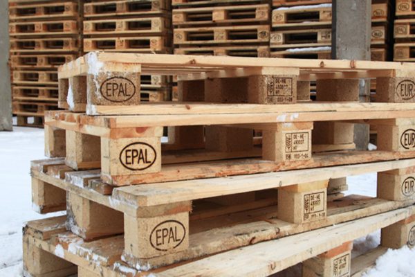 Из чего соорудить удобный диван для дома и дачи