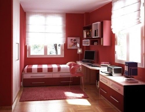 комната в красных тонах
