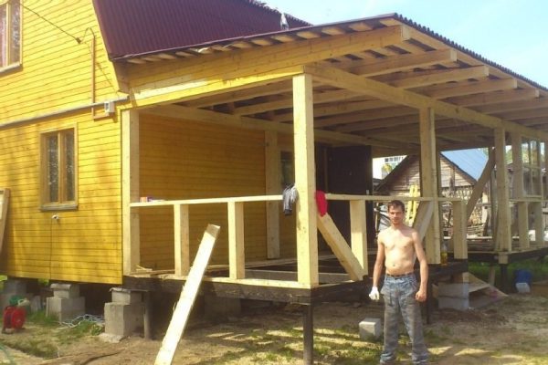 Пристроить летнюю веранду на даче сумеет каждый, а вот оформить ее помогут эти великолепные идеи!