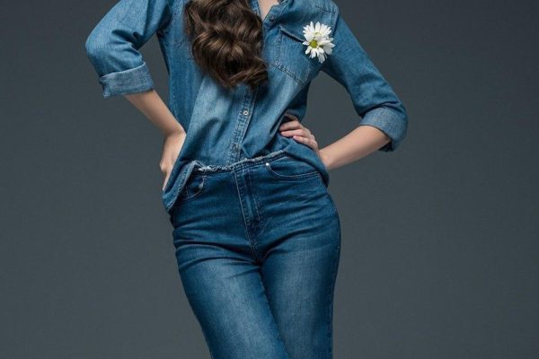 Какие джинсы советует носить Селена Гомес