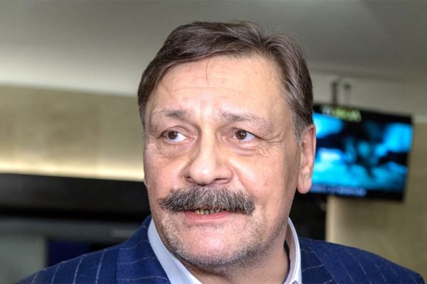 В свои 65 лет Дмитрий Назаров даст фору юным 20-летним актерам, вот это харизма