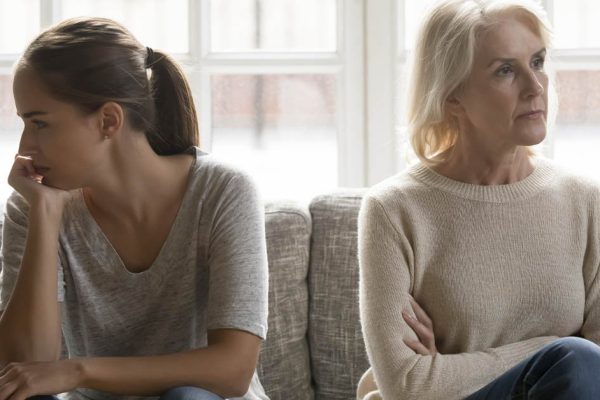 Дочь всё время работает и перебирает кавалеров, а ей уже почти 36