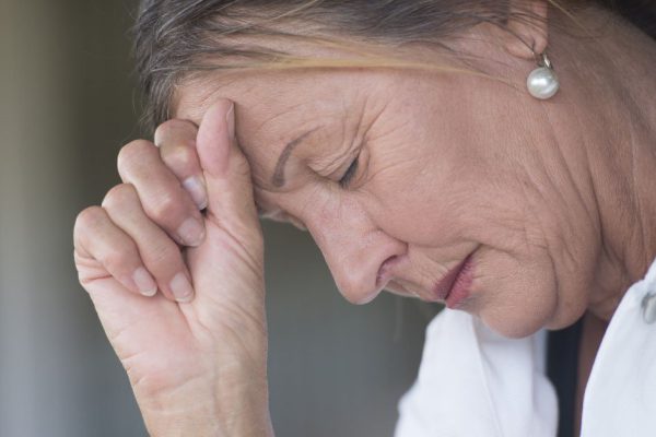 Впервые вышла замуж в 44 года, мы жили душа в душу, но тут приехала его дочь