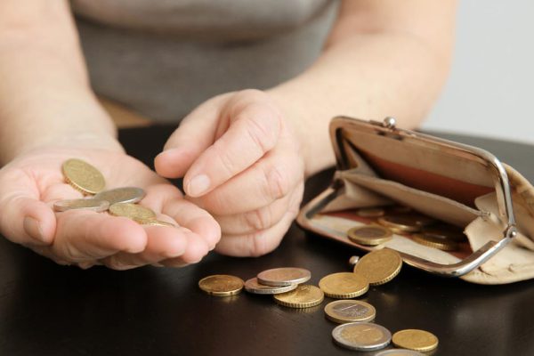 Раньше мы с мужем делили расходы пополам, нас это устраивало, но всё изменилось, когда я забеременела