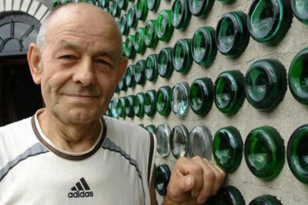 Бутылочный дворец Владимира Сысы: пожалуй, самый необычный подарок к годовщине свадьбы…