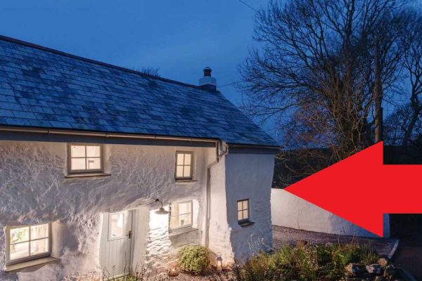 Этому дому 300 лет… Всё бы ничего, но только взгляни, ЧТО находится внутри!