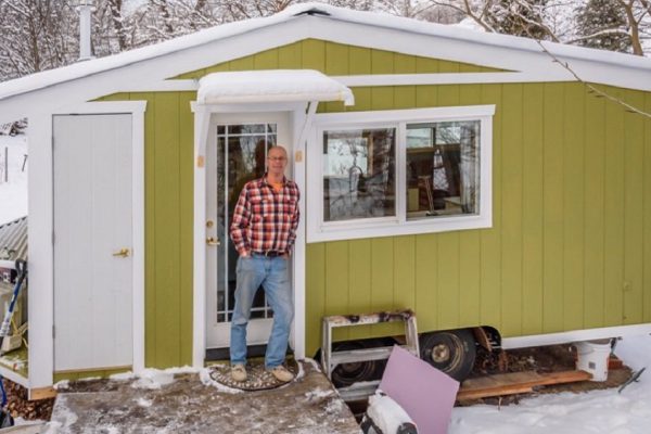 Этот 70-летний мужчина чувствовал, что обманывает людей. Его решение оказалось блестящим!