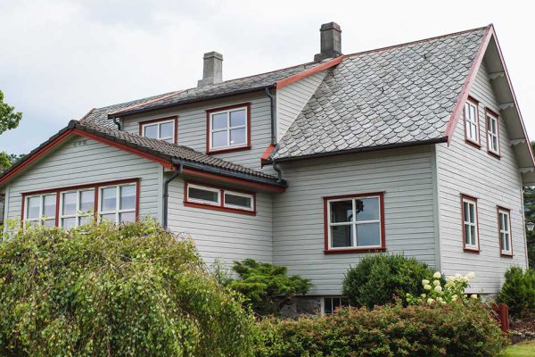 Сестра мужа совала мне под нос плачущего ребенка и говорила, что ей некуда идти, она должна стать хозяйкой бабушкиного дома