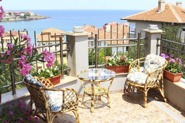 Почему нет смысла мечтать про домик у моря