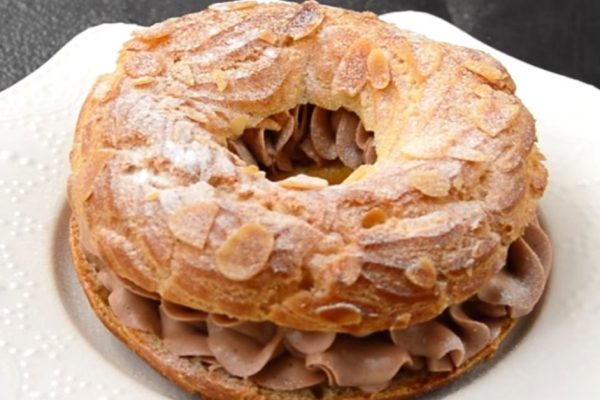 Даже в жару выпекаю пирожные «Пари-Брест», десерт с богатой историей