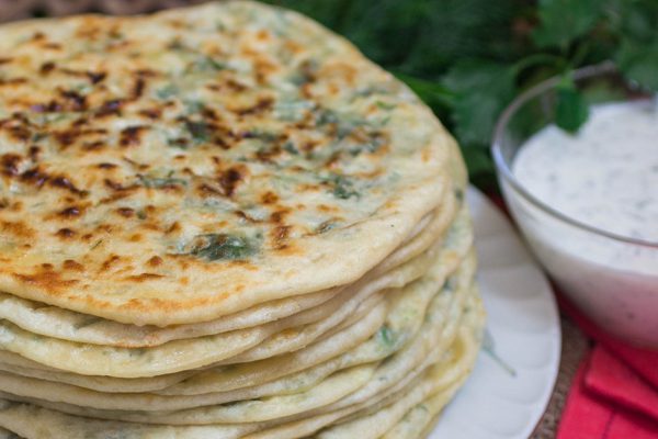 Рецепт лепешек с колбасой и сыром