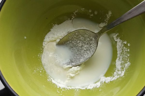 Нет смысла переплачивать за уход в салонах, домашние маски из крахмала стирают 10 лет, прекрасно освежают