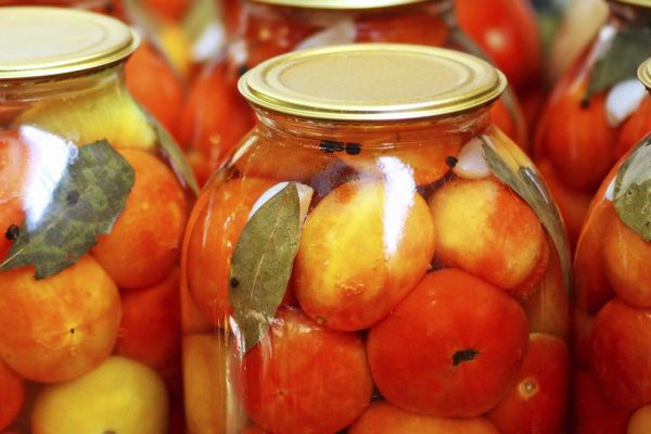 Способ заготовить помидоры на зиму без соли, специй, уксуса и укропа