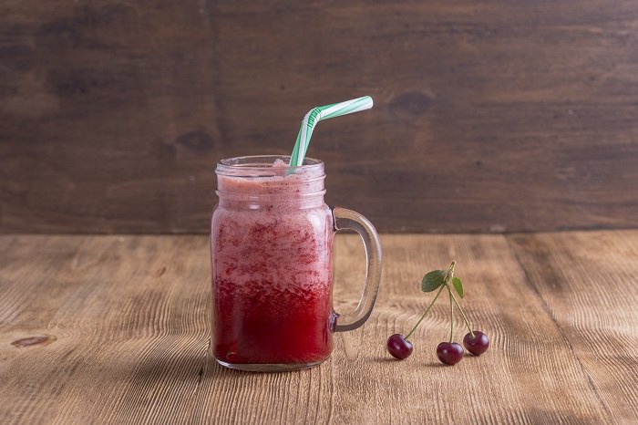 яблочный смузи с вишней