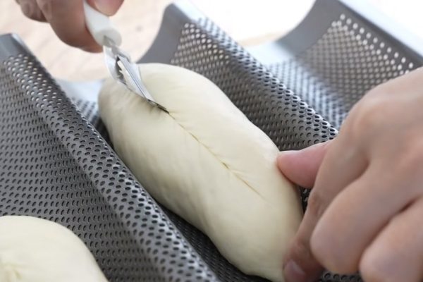 С самого утра пеку вьетнамский багет, чтобы к завтраку на столе была ароматная выпечка, удобный и простой рецепт