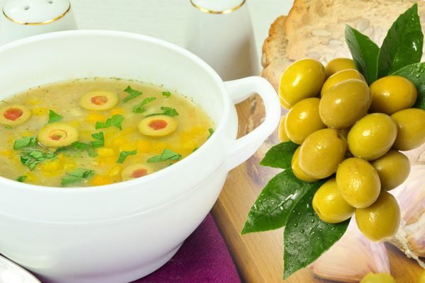 Муж раньше оливки в супе не воспринимал, от мяса сейчас нос воротит, просит такой супчик