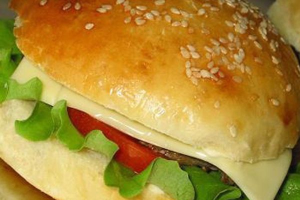 Знакомая из Воронежа жаловалась, что теперь не сможет поесть гамбургеров в McDonald’s, отправила ей свой домашний рецепт