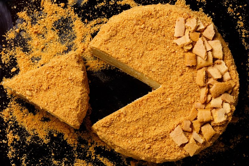 медовик как украсить