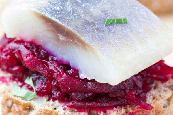 Ржаной хлеб, на котором селедка становится в два раза вкуснее и сочнее
