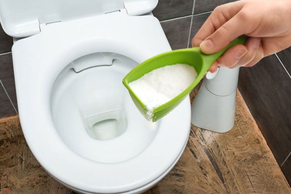 Перед приходом гостей я отправляю стаканчик этого средства в унитаз, загрязнения исчезают, комнату наполняет приятный аромат