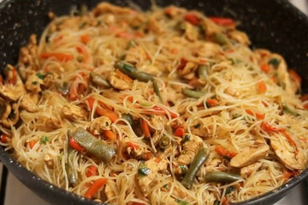 Коллеги изводят мужа, выпытывая рецепт моего фирменного вока