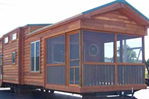 В этом доме на колесах есть всё необходимое: спокойно 6 человек жить сможет!