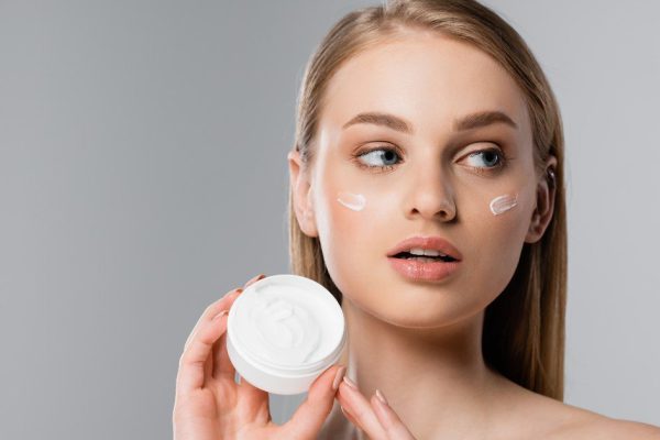 Француженки массово разочарованы в кремах для лица за баснословные деньги