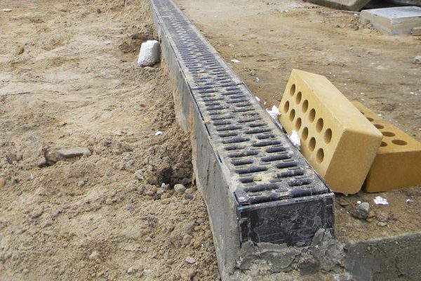 Копеечная замена покупным дождевым лоткам, домашнему строителю на радость